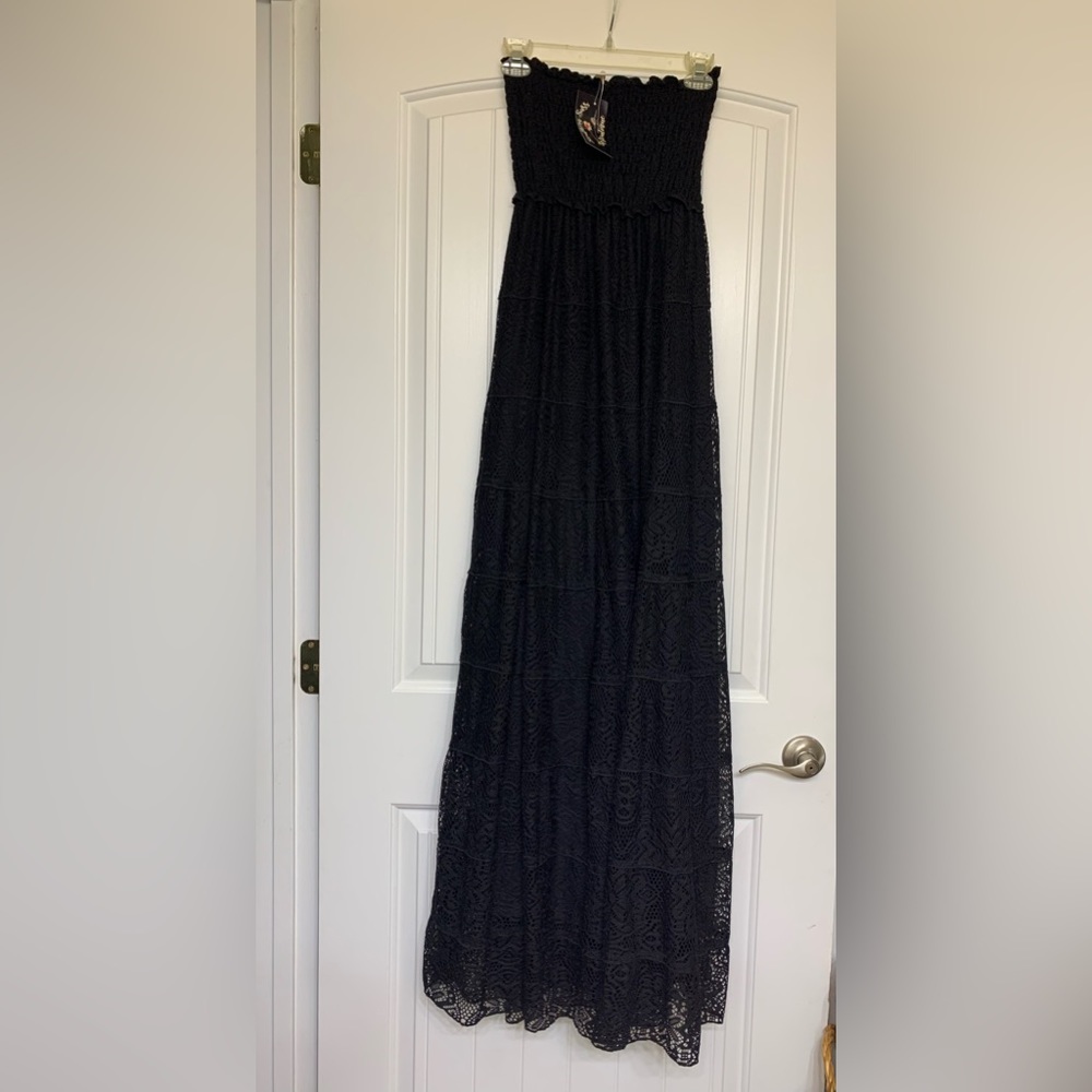 Boutique Black lace elastic maxi dress by Wishlist size M NWT